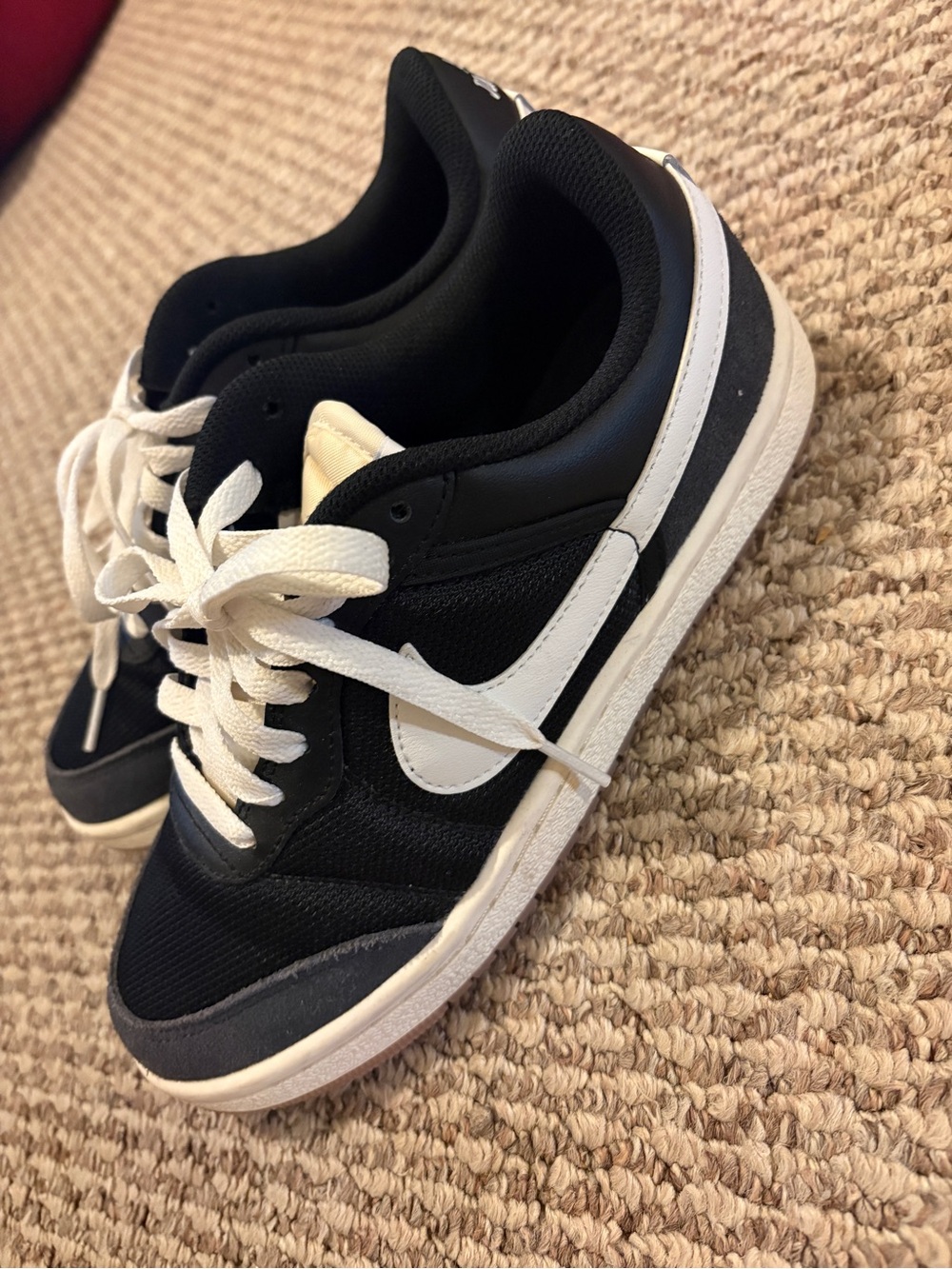 Women’s Nike skyline
